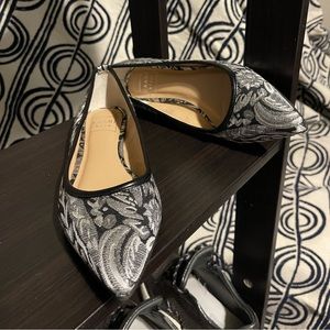 Kaari Blue patterned point-toe flats